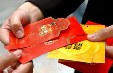 Người lớn mừng tuổi 10.000 - 20.000 USD, trẻ con thì tiền ít không lấy