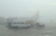 Sương mù dày đặc, nhiều chuyến bay 29 Tết chưa thể cất cánh