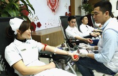 300 nhân viên y tế, bác sĩ xếp hàng hiến máu cứu người bệnh