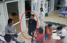 Thanh niên 'ngáo đá' vào bệnh viện đòi bác sĩ tháo đốt ngón tay