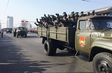 Lạ lùng Triều Tiên lặng lẽ diễu binh