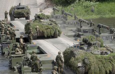 NATO 'lên gân' với Nga