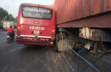 Đình chỉ tài xế xe buýt rượt đuổi xe container trên Quốc lộ 1