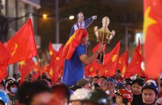 Cả Sài Gòn rực đỏ mừng U23 Việt Nam và HLV Park Hang Seo