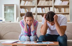 Vợ chồng tiền ai nấy tiêu, gia đình tôi lao đao khi sự cố xảy ra