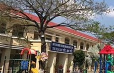 Họp khẩn vụ cô giáo buộc quỳ gối