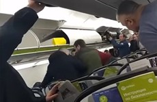 Nga: Bắt hành khách quấy rối tình dục, làm loạn trên máy bay