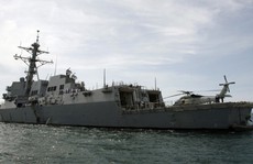 Tàu chiến Mỹ áp sát đảo nhân tạo Trung Quốc xây phi pháp