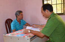 Dùng ná thun bắn, bị anh trai dìm xuống nước tử vong