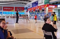 Phạt sân bay đóng cửa nhà ga, ngưng tiếp khách để nhân viên thi đấu cầu lông