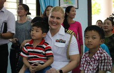 Thủy thủ tàu sân bay Mỹ giao lưu cảm động với làng trẻ em SOS Đà Nẵng