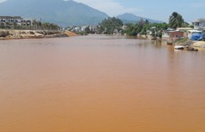 Hơn 8 km sông Cu Đê chuyển sang màu đỏ gạch là do san lấp mặt bằng