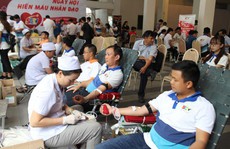 Gần 500 người tham gia Ngày hội hiến máu