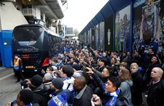 Fan Chelsea đụng độ CĐV Tottenham sau đại chiến