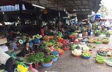 Chợ vắng, trung tâm thương mại đông đúc