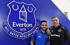 Rời Arsenal, Walcott trở thành đồng đội Rooney