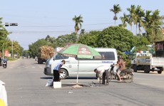 Đèn tín hiệu không hoạt động, nam thanh niên chết thảm dưới bánh xe tải