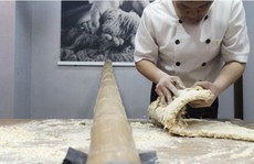 Nghề làm mì sợi độc đáo sắp thất truyền ở Hong Kong