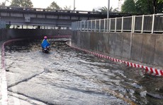 Hầm chui ở TP HCM ngập nặng sau mưa