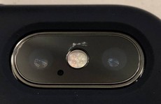 Vỡ kính camera iPhone X, phí sửa bằng tiền mua iPhone 7