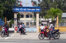 Làm rõ vụ cô giáo mắng HS là “đồ quỷ”, thầy giáo choàng vai nữ sinh