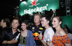 Mãn nhãn với màn trình diễn xe đua F1 của David Coulthard