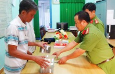 Chuyện người đàn ông ở Long An đòi lại được 2 vé số độc đắc