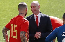 Tuyển Tây Ban Nha lục đục: Ramos suýt đánh chủ tịch LĐBĐ