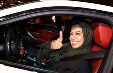 Phụ nữ Ả Rập Saudi được lái xe: Chị em háo hức lên đường giữa đêm