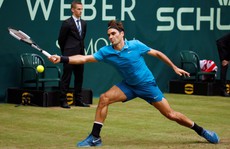 Federer dễ thở, Nadal gặp khó tại Wimbledon 2018