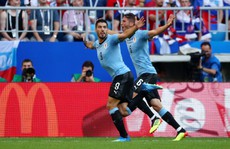 Suarez lập công, Uruguay đứng đầu bảng A