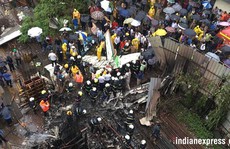Máy bay lao thẳng vào công trình xây dựng, 5 người chết
