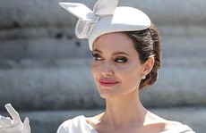 Angelina Jolie đẹp cuốn hút trong sự kiện hoàng gia