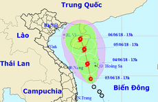 Áp thấp nhiệt đới mạnh lên thành bão, “quét” dọc miền Trung