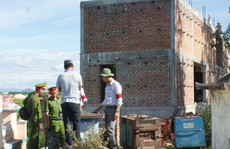 Bình Định: Cưỡng chế nhà “quan” thôn xây trên đất lấn chiếm