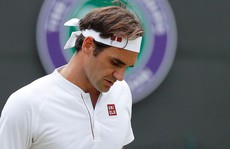 Clip: Bị loại sốc ở tứ kết Wimbledon, Federer quyết phục thù năm tới