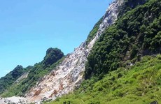 Người đàn ông rơi từ trên vách núi cao 50 m xuống đất tử vong