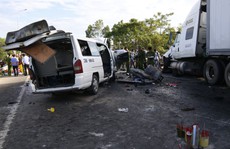 Giám định tìm nguyên nhân vụ xe rước dâu gặp nạn, 13 người chết