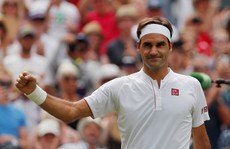 Clip: Federer đấu sức, thắng thuyết phục tài năng trẻ