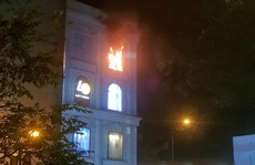 Cháy ở Diamond Plaza, người dân hoảng hồn tháo chạy