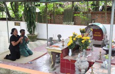 Thực hư về hòn đá bí ẩn được xưng là 'ngài'