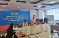 Công bố danh sách 1.300 học sinh nghèo nhận học bổng để người dân giám sát