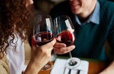 Nguy cơ mất trí tăng vì… hoàn toàn không uống rượu