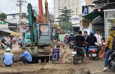 TP HCM: Một 'ông kẹ'  ngang nhiên chiếm đường Nguyễn Thị Định, quận 2