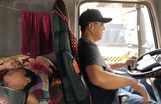 (eMagazine) - Đời những bác tài container “xuất ngoại”
