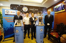 Bầu Hiển khoe cúp... Ngoại hạng Anh