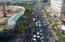[VIDEO Flycam] Ám ảnh 'lô cốt' gây kẹt ở cầu kênh Tẻ