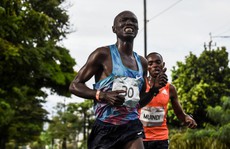 Thể thao cuối ngày: VĐV bán marathon bị xe tải tông trọng thương
