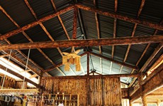 Độc đáo nhà gỗ lớn giữa rừng, không dùng đinh sắt