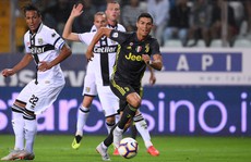 Những sắc thái 'tịt ngòi' của Ronaldo ngày Juventus toàn thắng